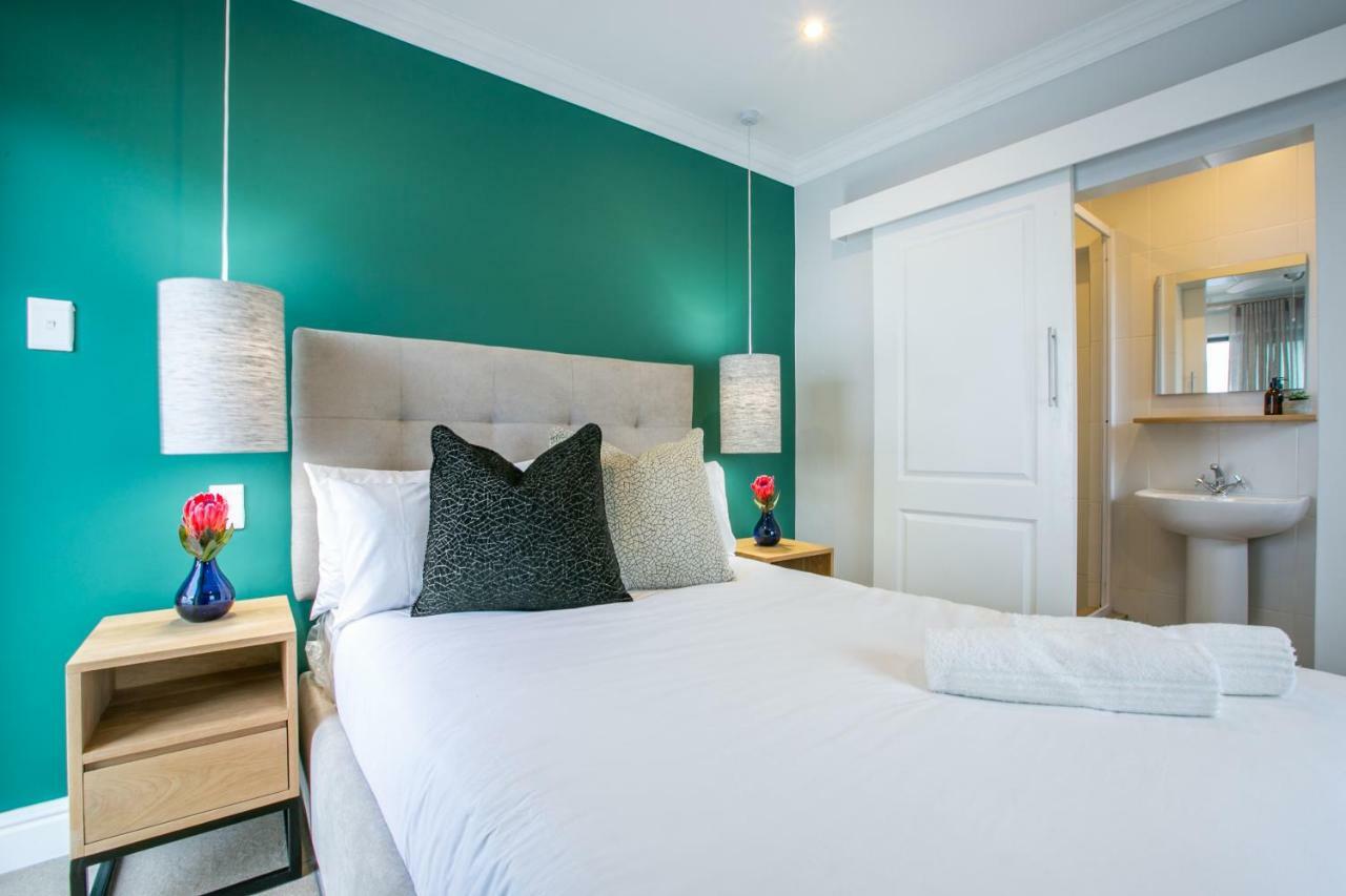 Hout & About Guest House Hout Bay Exterior photo